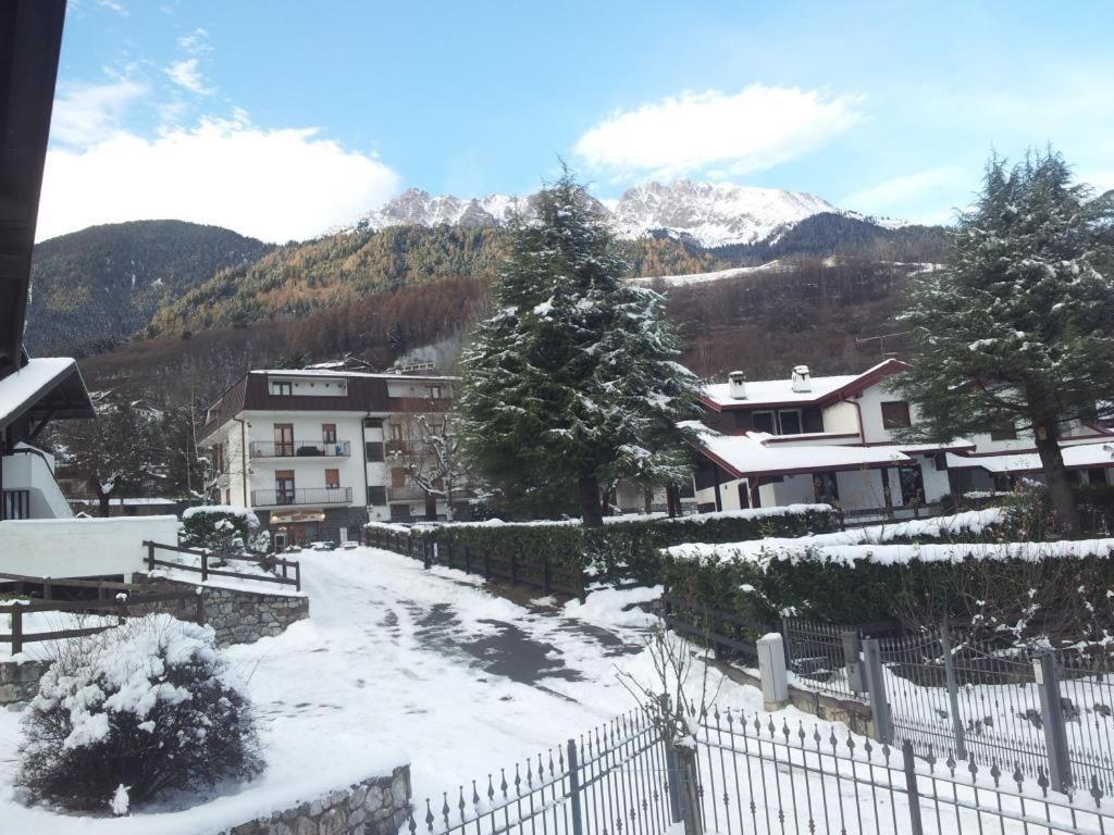 Villa Pineta Borno Esterno foto