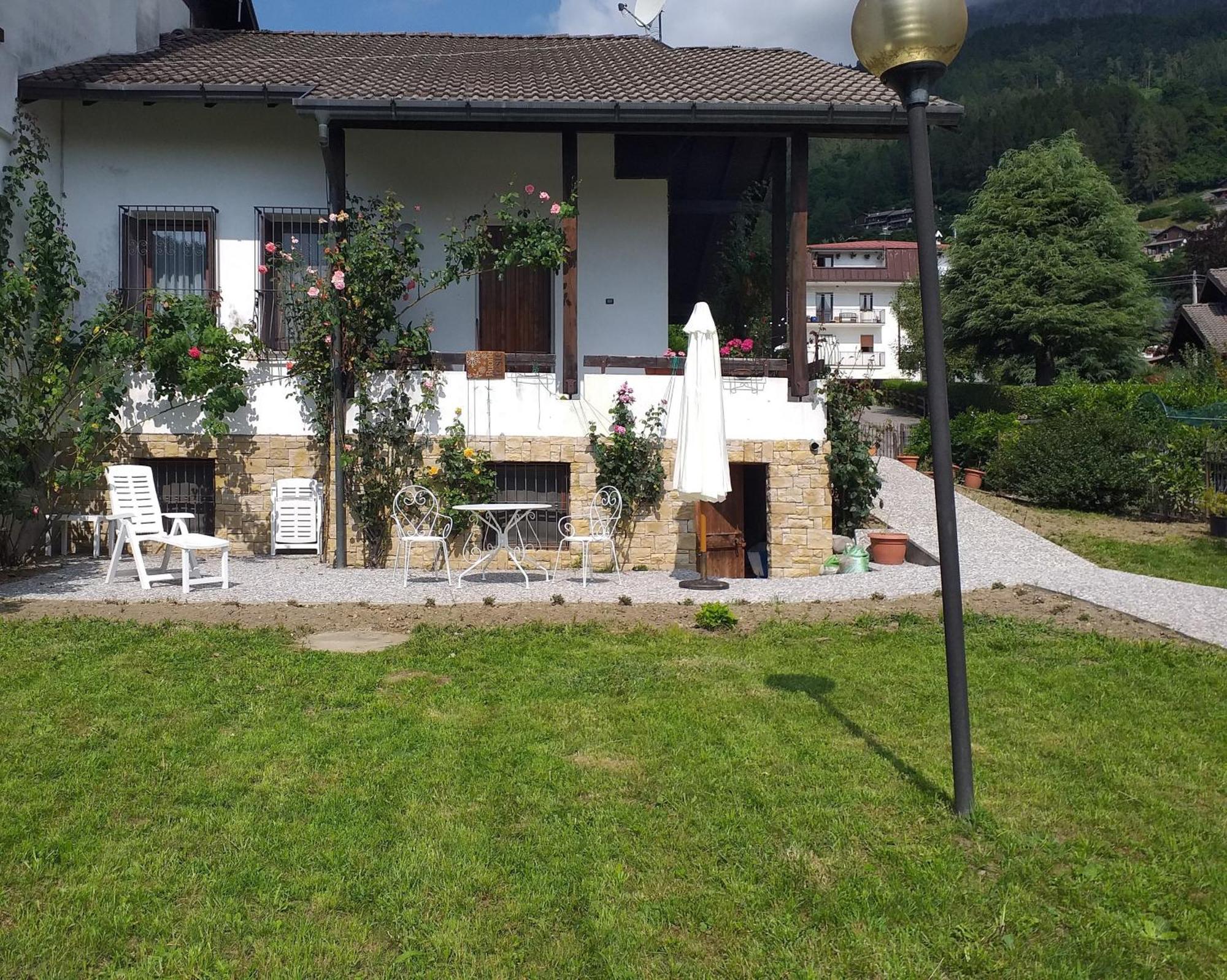 Villa Pineta Borno Esterno foto